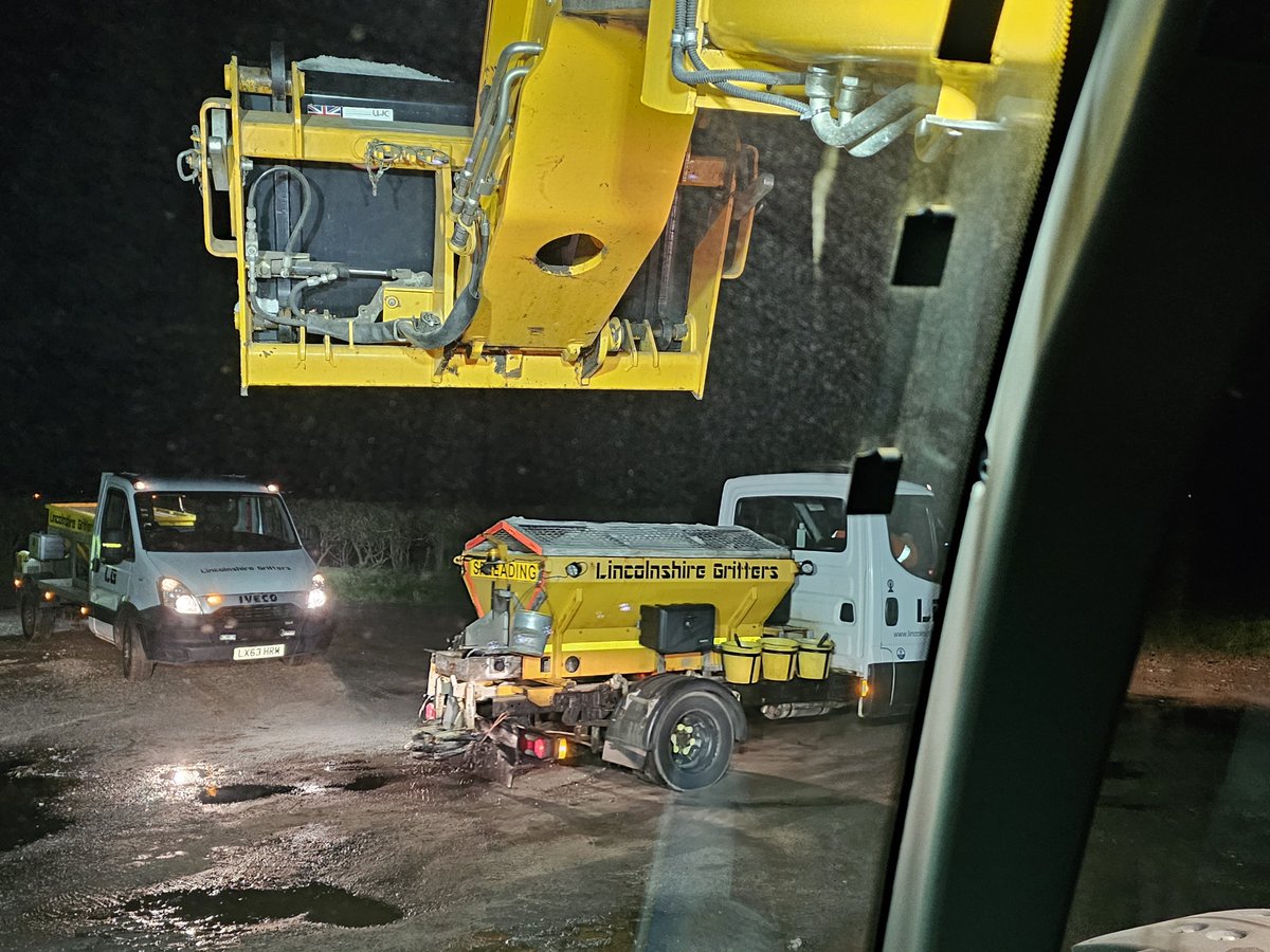 That's all 4 of <a href="/parrcontract/">lincolnshire Gritters</a>  gritters loaded tonight for an almost full run.