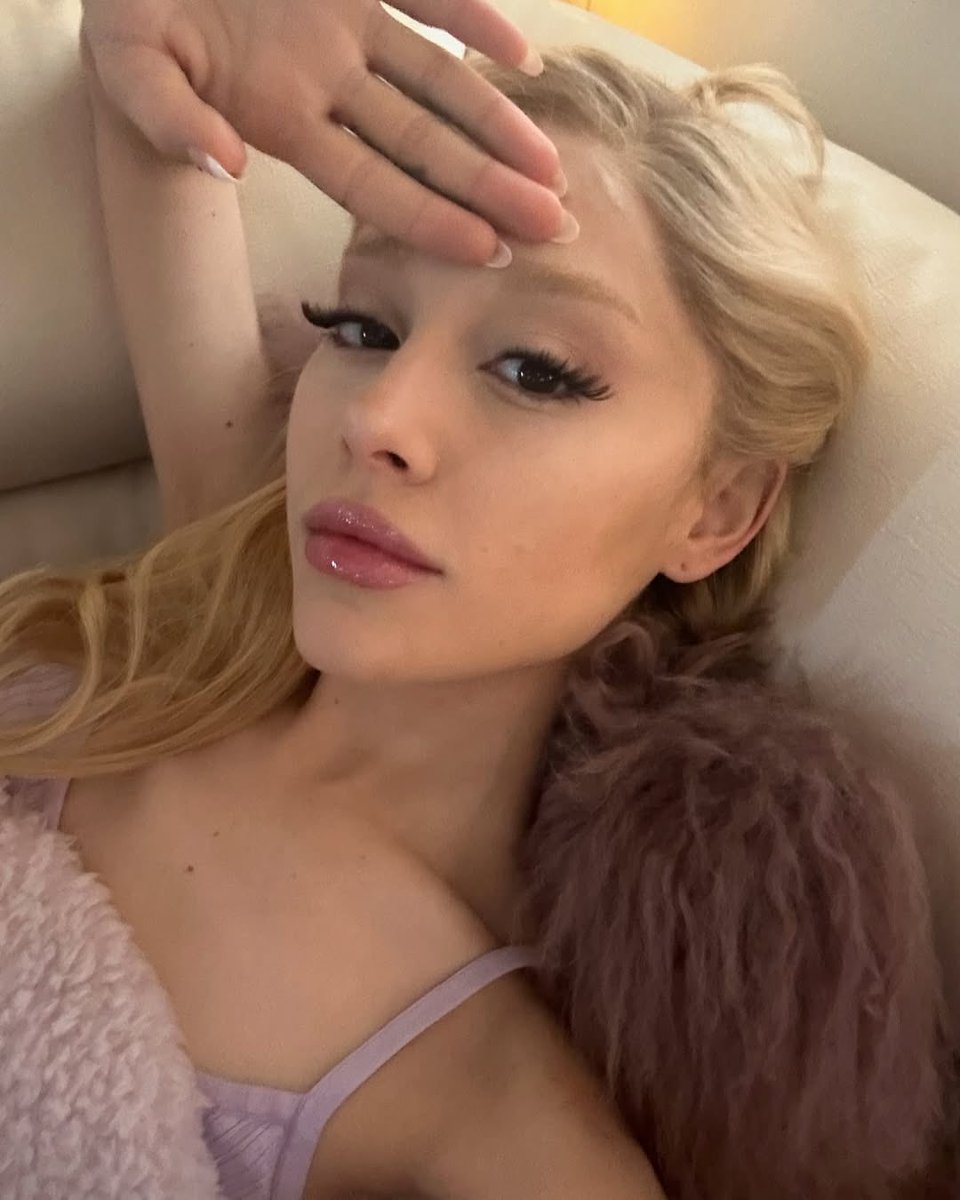 remslovins's tweet photo. she’s so pretty https://t.co/EGUtE8xnj5