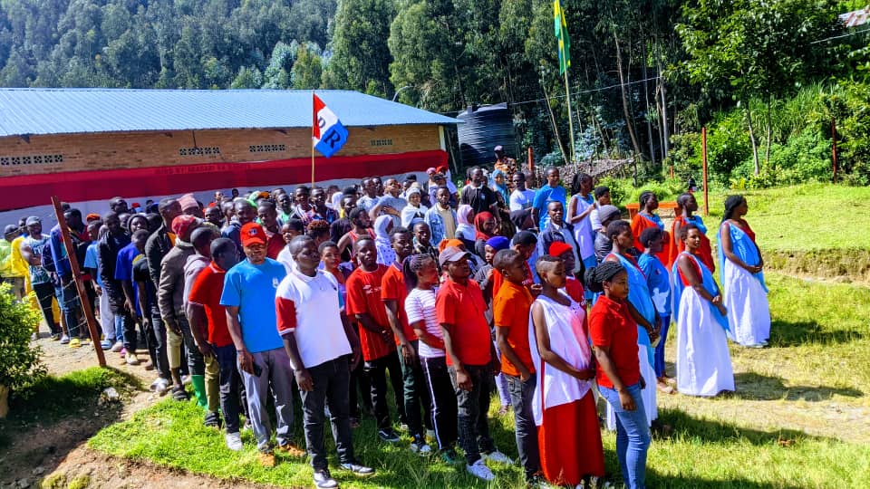 KabayaSector's tweet photo. Aya matora yahereye ku rwego rw'imidugudu n'utugari kandi yagenze neza cyane. Aha amatora yari mu midugudu igize akagari ka Kabaya ndetse no kurwego rw'akagari. #FPR-INKOTANYI hejuru cyaneee https://t.co/mIEThqh1HX