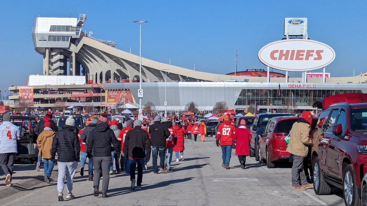 ZachTwo's tweet photo. finally made it to Arrowhead yesterday https://t.co/NR23VEgvLZ