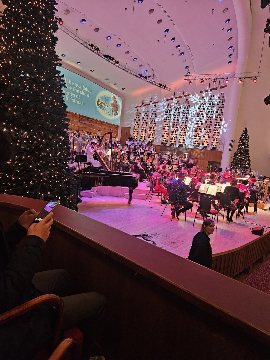 sam_lock11's tweet photo. So proud of our big girl and her first philharmonic choir performance. Well done 👏 🥰 https://t.co/kjDiuNcR20