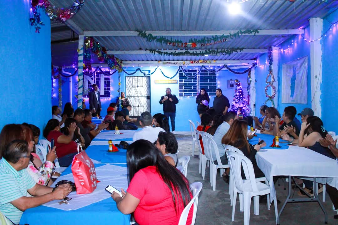 EverHernandezsv's tweet photo. Compartí una cena navideña con la Familia Cyan en la Sede de Nuevas Ideas Soyapango, siempre cuenten con mi apoyo como Diputado de la Asamblea Legislativa de El Salvador, fue muy bonito compartir un momento ameno, gracias Mauricio Canizales por la invitación.

Bendiciones. https://t.co/jN31jCVbsj