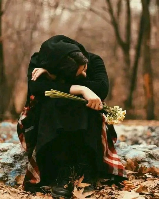 اس بار بھی میری پلکوں پہ سجا کے 
انتطار کے دئیے ۔ ۔ 

یہ دسمبر بھی تیری راہ تکتے تکتے نا 
گزر جائے کہیں ۔ ۔