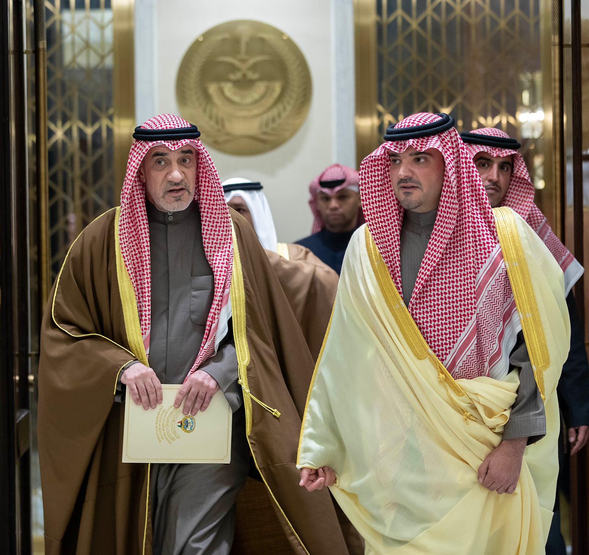 AbdulazizSNA's tweet photo. سرّني لقاء أخي معالي الشيخ فهد يوسف سعود الصباح النائب الأول لرئيس مجلس الوزراء وزير الدفاع وزير الداخلية بدولة الكويت، بحثنا التعاون الأمني القائم في إطار العلاقات الثنائية الأخوية والشراكة التاريخية، وبما يحقق تطلعات القيادة في البلدين الشقيقين،،، https://t.co/XkM02Zi6C1
