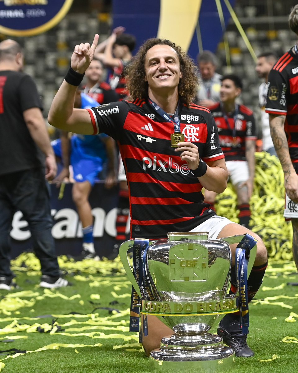 ofertastorcida's tweet photo. Obrigado, David Luiz! A torcida fez uma bela campanha por sua vinda ao Flamengo. Honrou a camisa do clube desde o primeiro e último minuto que vestiu durante esses três anos. Foi muito importante dentro e fora de campo.

Venceu com o Flamengo. Está na história! https://t.co/JYeD9uuHli
