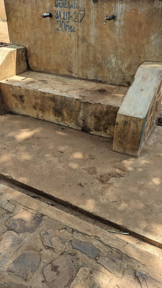 TAPI (@nawebaguhe) on Twitter photo Mwiriwe <a href="/GicumbiDistrict/">Gicumbi District</a> .
Twabashimiye ukuntu Mayor wakarere yadusuye hano #Mukarange.
Nyuma yamezi ane tutabona amazi,uwomunsi nabukeye bwaho twarayaboye kuri rino vomo riherereye mumudugudu wa #Gakizi.Mwadufasha mukazagaruka vuba,tukongera tukabona amazi meza yo kunywa.Murakoz Mwiriwe <a href="/GicumbiDistrict/">Gicumbi District</a> .
Twabashimiye ukuntu Mayor wakarere yadusuye hano #Mukarange.
Nyuma yamezi ane tutabona amazi,uwomunsi nabukeye bwaho twarayaboye kuri rino vomo riherereye mumudugudu wa #Gakizi.Mwadufasha mukazagaruka vuba,tukongera tukabona amazi meza yo kunywa.Murakoz