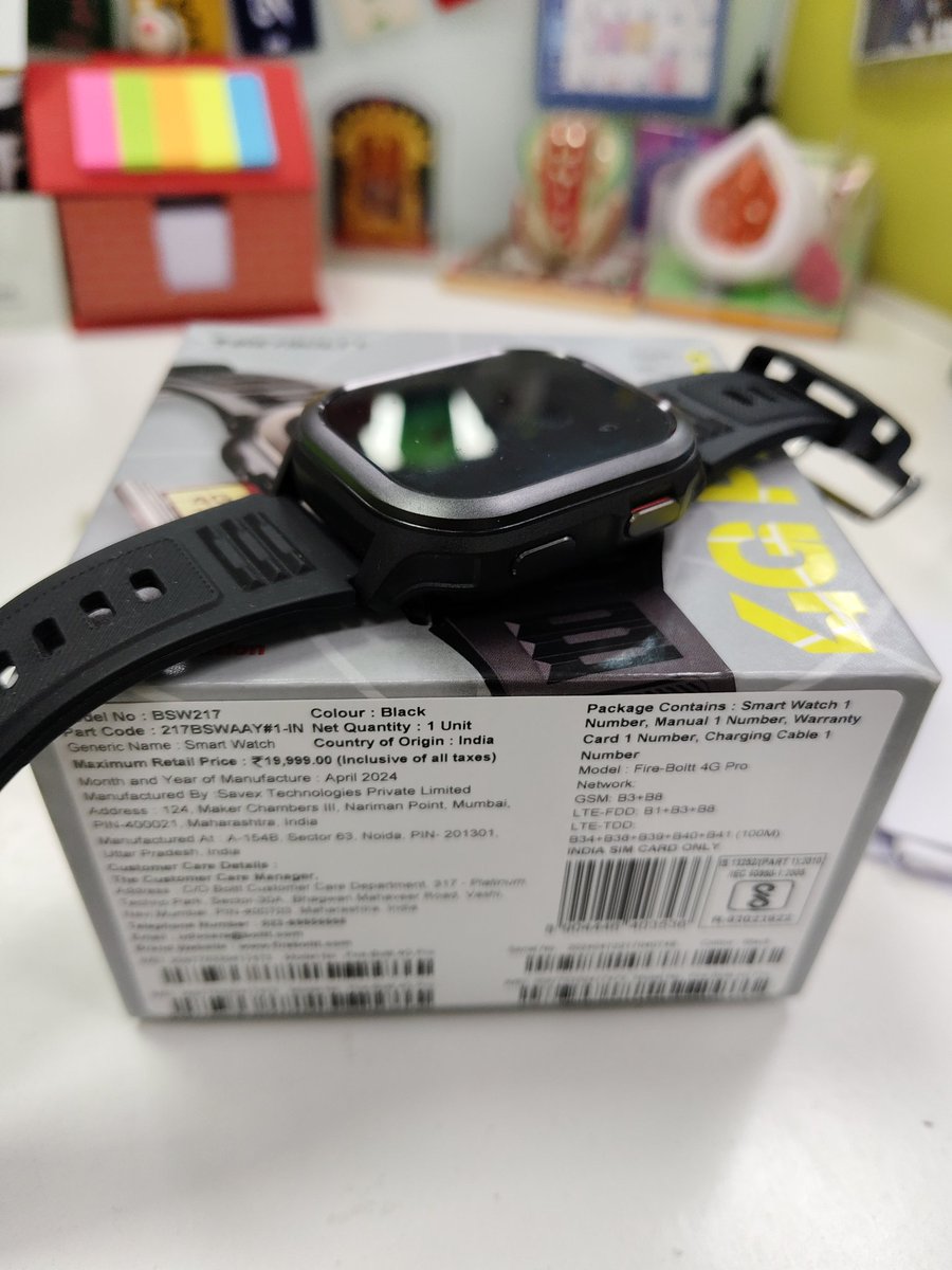 SkandaKrishnan's tweet photo. Amazed to say such bad quality product
Fireboltt Smart watch
1stly battery lasts only 4 hours 
2ndly phone gives electric shocks

@fireboltt__
Was not expecting such Product hope your complaints team will solve the issue https://t.co/CxabHQnLX8