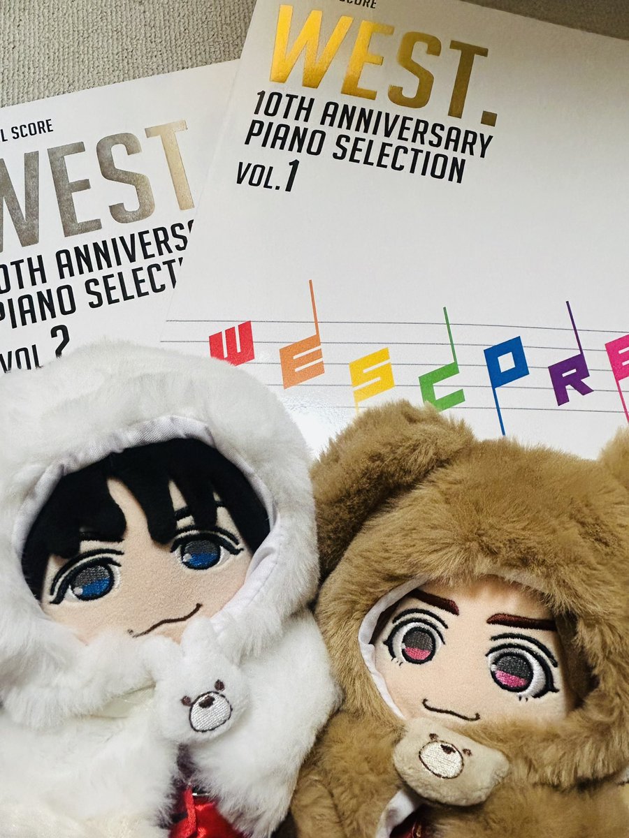 Mahi_10th_West's tweet photo. 遅くなりましたが、ウエスコア、ゲット〜🎹🎶🌈
かるーく見たり弾いたりしてみて迷った結果、『きみへのメロディー』から練習することにした〜☺️
昔買っておいたキーボードが役に立つ時が来た😊🎶

#WESTꓸ   #WESCORE https://t.co/oNSeWCGRlq