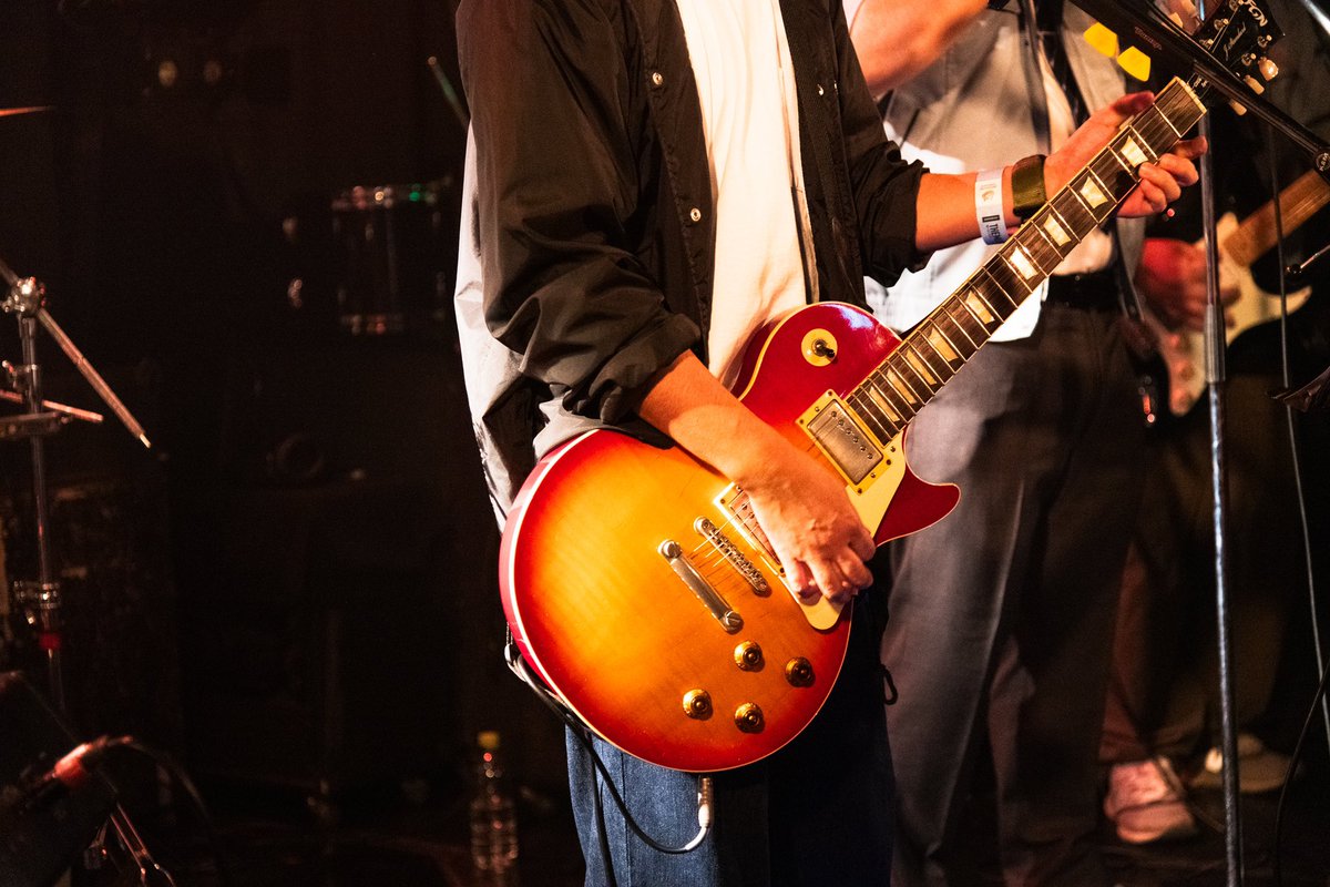 THEMUSICCIRCLE_'s tweet photo. THEMUSICCIRCLE
2024.12.14 新宿LiveFreak
#THEMUSICCIRCLE

デードリームス

1.Peppermint Blue Vespa（SUEMITSU &amp; THE SUEMITH）
2.幻のドラゴン（スピッツ）
3.ルーストライ110（Songil）
4.群青日和（東京事変）

📷 @stretch324 https://t.co/zvzkMBHPch