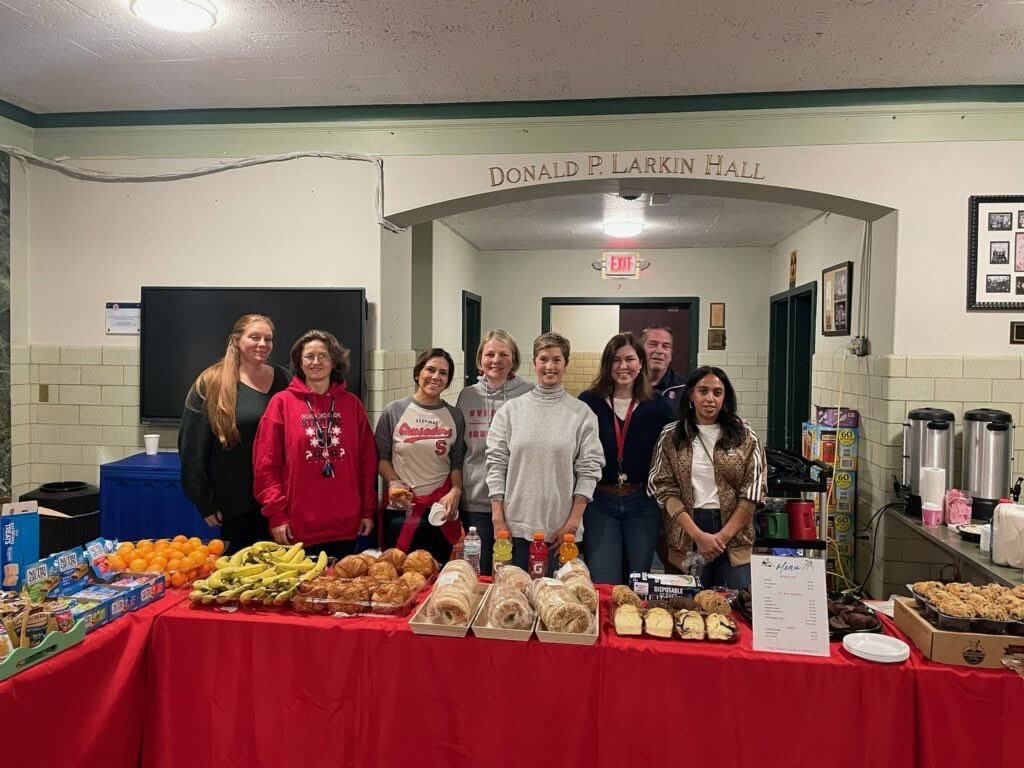 StepinacT's tweet photo. Thank you to this amazing crew of volunteers for braving the snow and a very early start time yesterday! All of the wrestlers and their families were appreciative and it couldn't have happened without you. ♥️

#stepinachs #volunteer #wrestling https://t.co/WlxJb6K4Rl