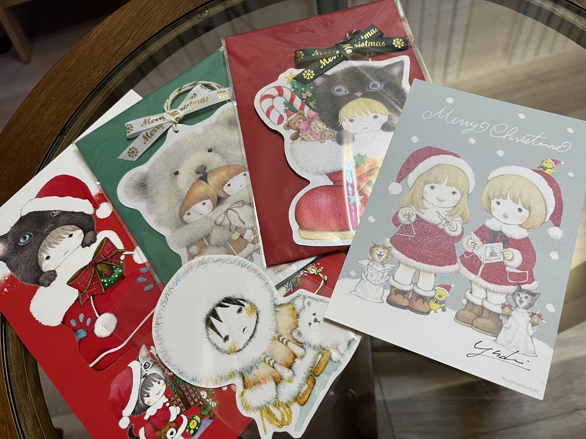 本日伺いました🩷
どうしたらこんなに可愛い絵が描けるのだろう？？というくらい本当に可愛いくて心が癒されました✨✨
お話しさせていただき嬉しかったです！サインまでいただき感謝申し上げます🙇‍♀️
ステキなオーナメントと一緒に飾らせていただきます🍀

明日までの開催です✨

#山田雨月個展