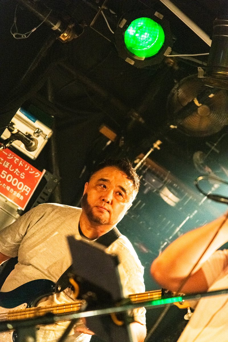 THEMUSICCIRCLE_'s tweet photo. THEMUSICCIRCLE
2024.12.14 新宿LiveFreak
#THEMUSICCIRCLE

ツチダズ

1.さよなら花束
2.光のユール
3.ツチダズの質問ディスコ
4.不器用な人

📷 @stretch324 https://t.co/Elq8K9a8ou