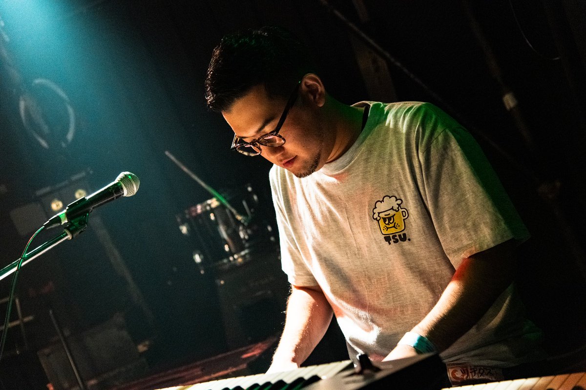 THEMUSICCIRCLE_'s tweet photo. THEMUSICCIRCLE
2024.12.14 新宿LiveFreak
#THEMUSICCIRCLE

ツチダズ

1.さよなら花束
2.光のユール
3.ツチダズの質問ディスコ
4.不器用な人

📷 @stretch324 https://t.co/Elq8K9a8ou