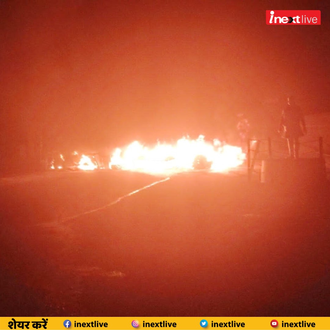 inextlive's tweet photo. #RanchiNews रांची के खलारी थाना क्षेत्र के निर्मल महतो चौक पर हथियार बंद अपराधियों ने तीन कोयला लदे ट्रकों में लगाई आग. वहीं, तीन चार राउंड फायरिंग करके दहशत भी फैलाई. घटना के बाद मौके पर पहुंची पुलिस, तहकीकात में जुटी
#RANCHI #Khalari #RanchiCrime @ranchipolice
Via: @HarshVaibhaw