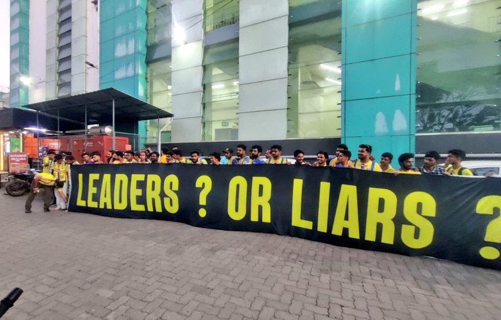 ajay7das's tweet photo. Open your eyes and watch. The protests have moved from armchair warriors to the stadium. Happy now? @NikhilB1818 @KChiruTweets @AlluAravind9999 @abhik_chatters @KarolisSkinkys https://t.co/TmmlprLeqo