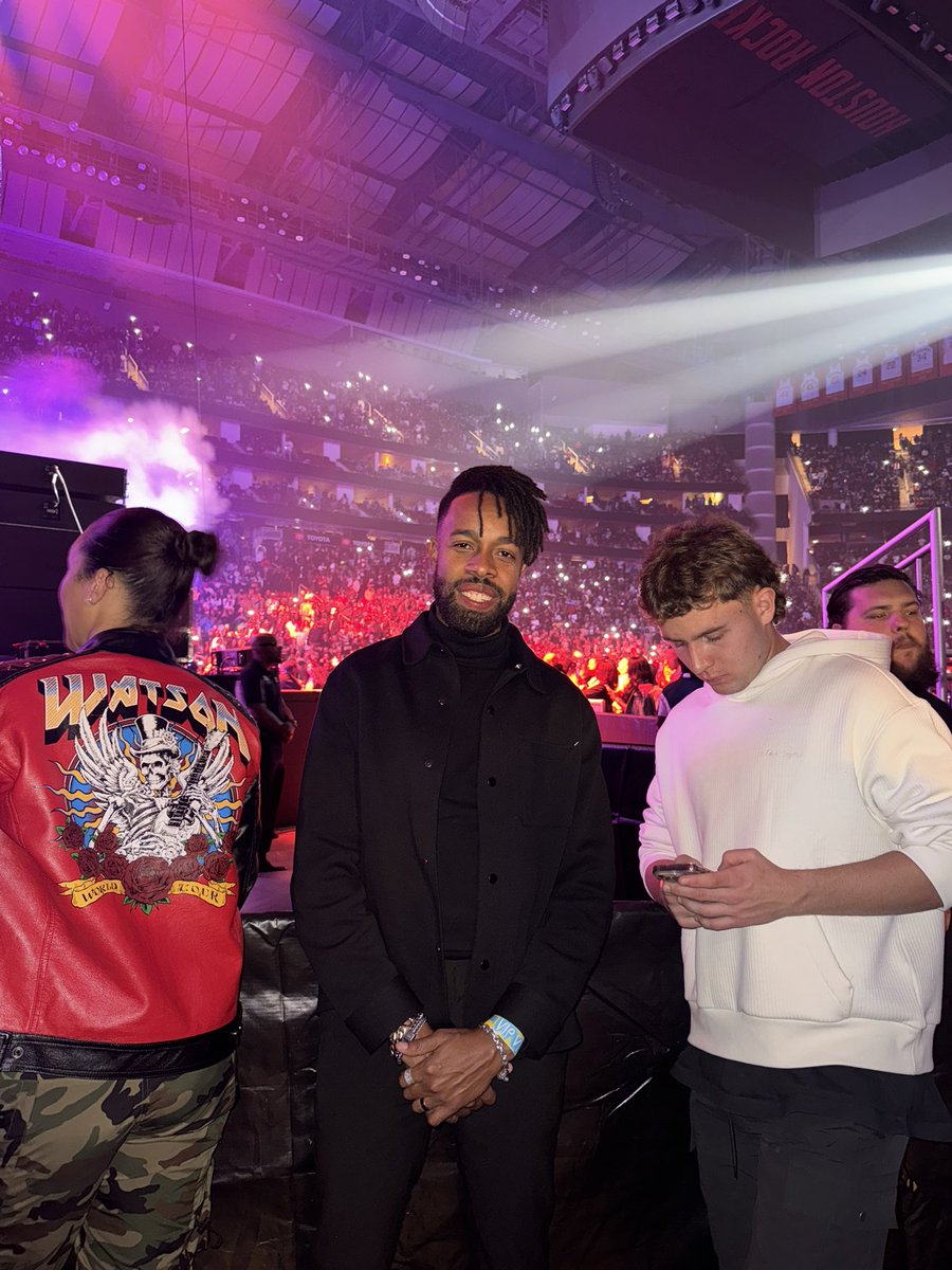 Dennis Chin (@dchinny15) on Twitter photo Family weekend with <a href="/YMAPAAsoccer/">Young Money APAA Soccer</a> and the Young Money Family🔥💲
Great to see the 🐐 <a href="/LilTunechi/">Lil Wayne WEEZY F</a> in his element 🔥🎙️
<a href="/YMAPAAsports/">YM APAA Sports</a> Family weekend with <a href="/YMAPAAsoccer/">Young Money APAA Soccer</a> and the Young Money Family🔥💲
Great to see the 🐐 <a href="/LilTunechi/">Lil Wayne WEEZY F</a> in his element 🔥🎙️
<a href="/YMAPAAsports/">YM APAA Sports</a>