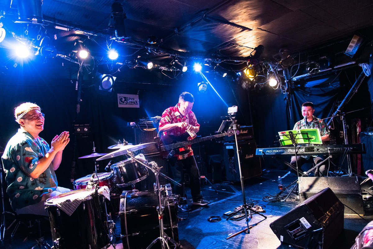 THEMUSICCIRCLE_'s tweet photo. THEMUSICCIRCLE
2024.12.14 新宿LiveFreak
#THEMUSICCIRCLE

かつ江的深夜音楽時間

1.僕のような人
2.二人で朝までビヨンセを
3.タイムマシーン
4.ラブソング
5.想い出の街
Enc.すれちがう街

📷 @stretch324 https://t.co/WXO7bgzq8s