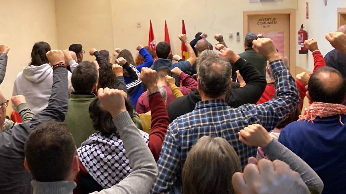 Un año más, hemos tenido el placer de celebrar nuestro acto anual de entrega de carnets. Os damos la bienvenida, camaradas 🚩.

Agradecemos también a las camaradas de <a href="/elPCPV/">PCPV Partit Comunista del País Valencià</a> por acompañarnos y compartir su experiencia ✊🏼.

¡Viva el Partido y la Juventud Comunista!
