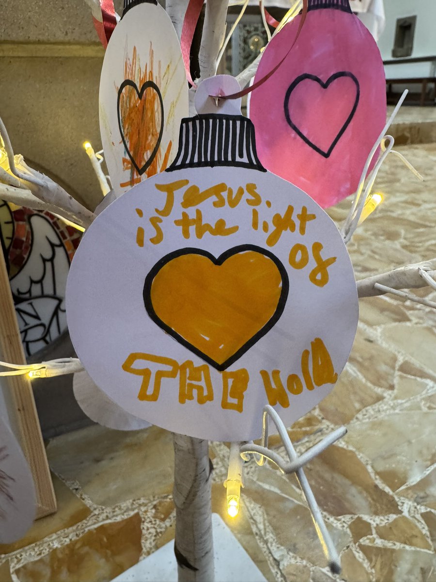 OlolLiturgy's tweet photo. On the #FourthSundayofAdvent we thought about God’s gift of love to us, his  own Son Jesus. We too can give the gift of love to others through our actions and words this Advent 🎁❤️@ourladyoflourd1 #BhamDES #BCPP_ #RCBirmingham https://t.co/Vl5yNKR2On
