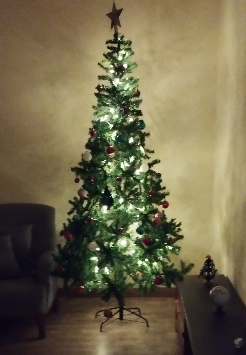 paullodicastro's tweet photo. O Natal que eu nāo quero

.
Chegou a data esperada, tantas festas, tanta alegria!

Tempo de pisar no freio da rotina, parar e ter reflexão;

As ruas e lojas se enchem de luzes, cores e euforia,

E as famílias vāo se encontrar depois de um tempāo.
(...) https://t.co/O7g0Sriboe