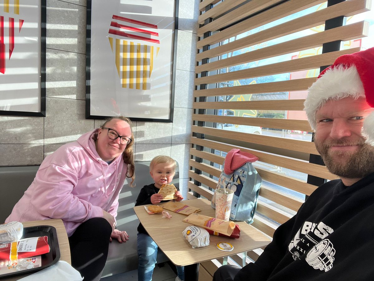 GorillaManFitn1's tweet photo. Our new weekly treat for Poppy after Newark junior parkrun ๐ช๐ #weeklytreat #mcdonalds #feelingfestive #cheatdaytreats #familytime https://t.co/FUZ3OAkrld