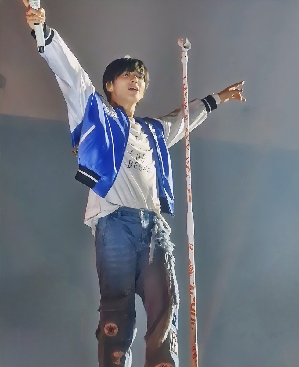 sugarnuna_'s tweet photo. #MOASD #MSD #TAEHYUN #MOASelcaDay #투모로우바이투게더 #TOMORROW_X_TOGETHER @TXT_members #태현
His stage                       mine https://t.co/6612jdJxAi