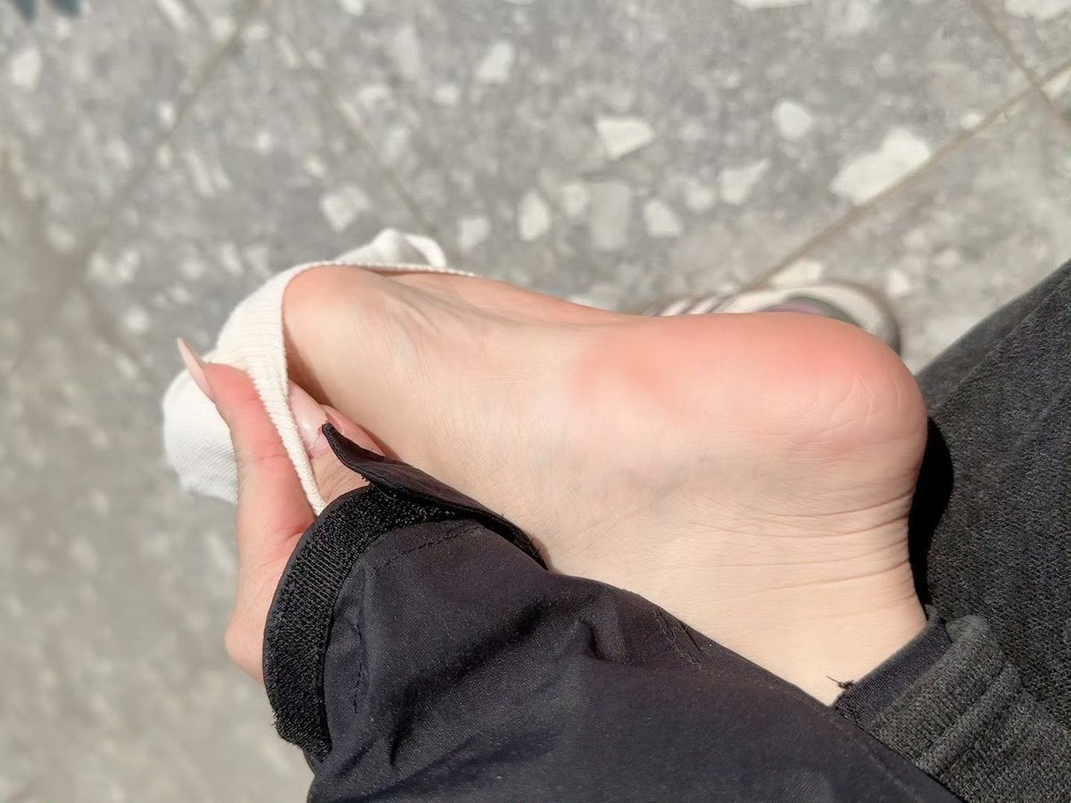 zhuren004's tweet photo. 有几个是真心做淸主人的贱狗的？贱狗速来膜拜，关注转载这条推特，就意味着你同意主人可以随时使用你。只要主人在你的主页看到了你的转载，主人就可以直接羞辱你.使用你.无底线辱骂你，控制你的钱包，不需要征求你的想法或在意你的任何底线，这条推文只对关注淸主人的废物贱m🐶 https://t.co/bbCqH0SHYL