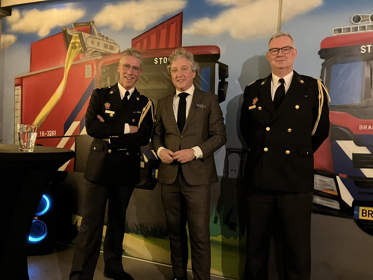 HansBeenakker's tweet photo. De brandweer draag ik een warm hart toe. De vrijwilligers &amp; beroeps van onze veiligheidsregio zetten zich in voor onze veiligheid. We hebben in Krimpenerwaard 8 kazernes, volledig bemenst door vrijwilligers, met ook bijzondere specialismen als rietkapbestrijding en duikteam. https://t.co/KNfswYuUY6