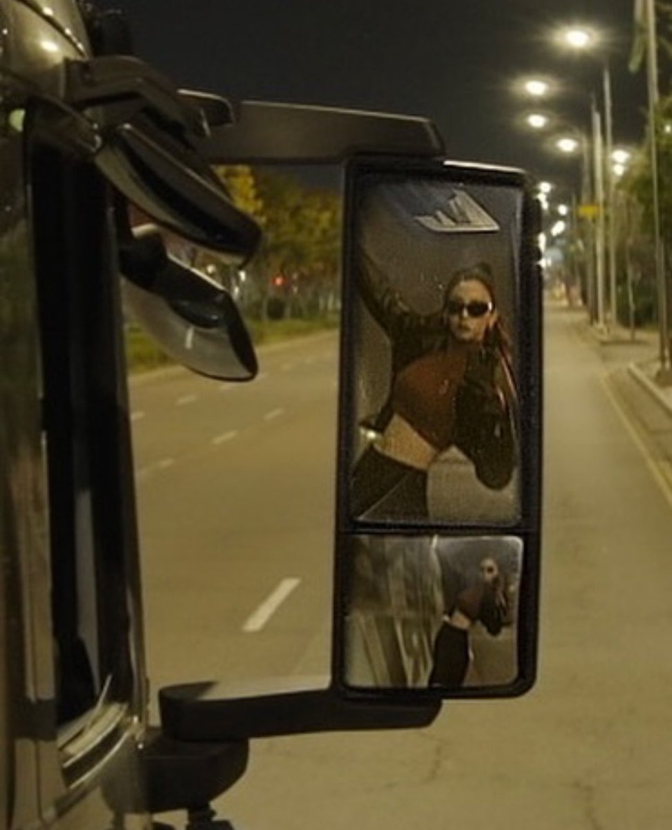 this is such a crazy karina mirror selfie