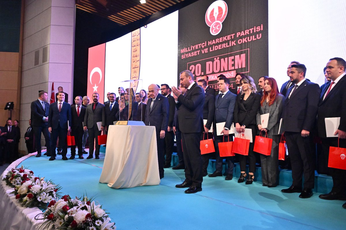 Genel Başkanımız Sayın Devlet BAHÇELİ’nin katılımları ile Siyaset ve Liderlik Okulu'nun 20. Dönem Sertifika Töreni gerçekleşti.