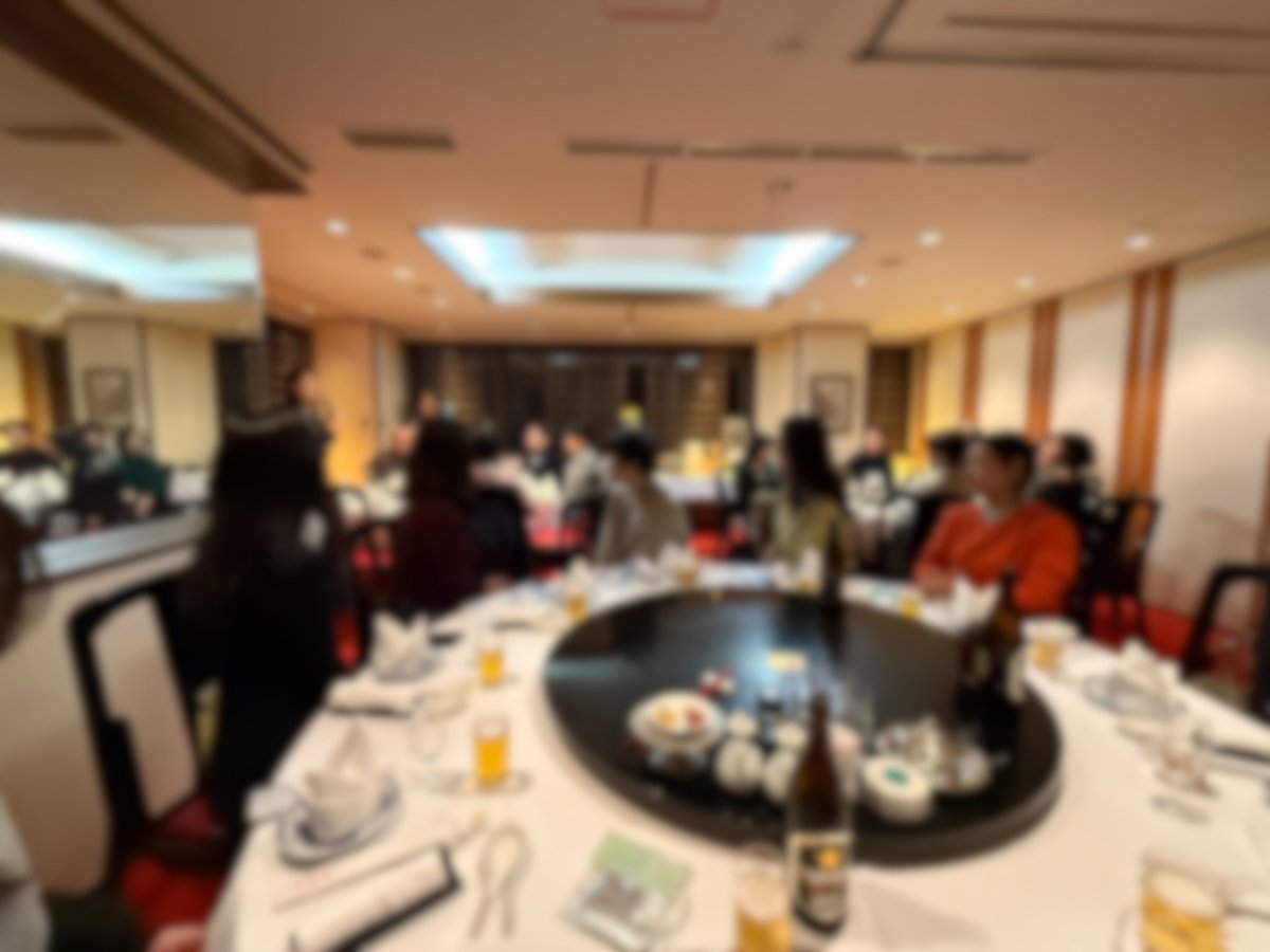 今日は楽しい「玉の緒会 大忘年会🍻」でした。
先生と、超♾️大先輩がたと、社中のみなさんおよそ30人で、食べて飲んでプレゼント交換🎁して、賑やかに盛り上がりました。

今年も残り２週間💦
来年２月のお弾き初めに向けて、ギアをあげて参ります🚗💨

#長唄 #三味線 
#玉の緒会 
#杵屋勝はな緒