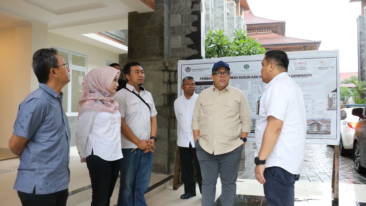 Wamen PKP <a href="/Fahrihamzah/">#AyoMoveOn2024</a> hari ini (Minggu, 22/12/24) tiba di Bali untuk melaksanakan agenda kunjungan kerja. 

Kegiatan diawali dengan meninjau Rumah Susun ASN <a href="/KemenkeuRI/">#UangKita</a> dilanjutkan rapat dengan Balai Perumahan Provinsi Bali.

Agenda kunjungan dilanjutkan ke Bima dan Sumbawa, NTB