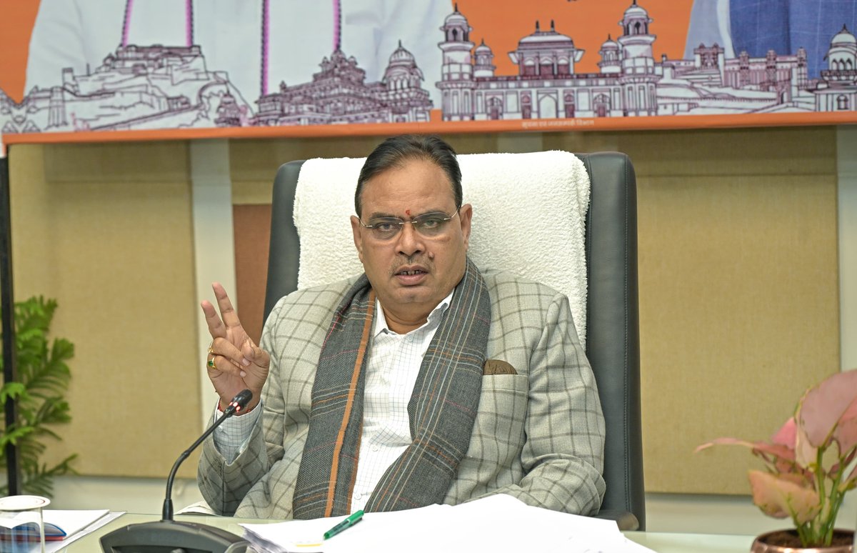 BhajanlalBjp's tweet photo. राजस्थान के सर्वांगीण विकास हेतु समर्पित वित्तीय वर्ष 2024-25 के बजट में की गई घोषणाओं के क्रियान्वयन को लेकर आज मुख्यमंत्री निवास पर अधिकारियों के साथ बैठक ली। 

इस अवसर पर उपस्थित अधिकारियों को समयबद्ध कार्ययोजना तैयार करने, घोषणाओं का त्वरित क्रियान्वयन सुनिश्चित करने, एवं नियमित प्रगति प्रतिवेदन प्रस्तुत करने हेतु निर्देशित किया गया।

#आपणो_अग्रणी_राजस्थान