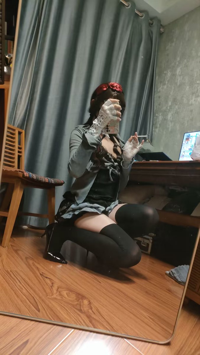 FuFuFuluoluo's tweet photo. Shuu!Got a smoke~ https://t.co/m0DnM3xi4x