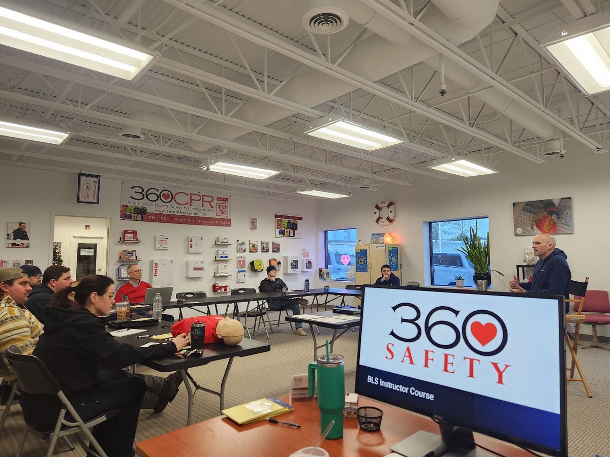 360_Safety_us's tweet image. Another new batch of #CPRinstructors released into the wild just before the start of the #newyear

Every #CPR #Instructor who leaves our program acts as a force-multiplier in our #mission to save more lives. 

#cprsaveslives #cprtraining #aedtraining 

360Safety.us