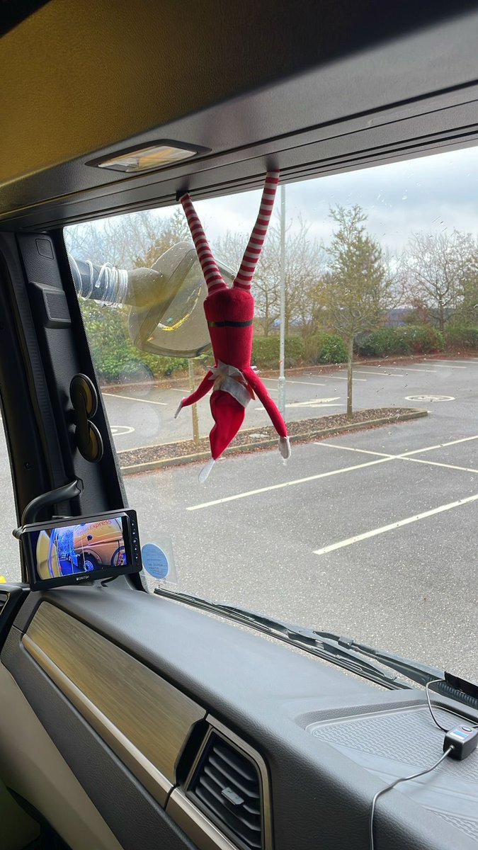 translink_uk's tweet photo. Ready and raring to go for Archers Festive Tractor Run🎄 🎅 ⛄️ Elfin has been overseeing the operation and has even managed to hitch a lift!
See you all later 👋
Please send us any good pictures, thank you! 🙏 ❤️ #translinkexpress #logistics #elfin https://t.co/EtpH02JqhT