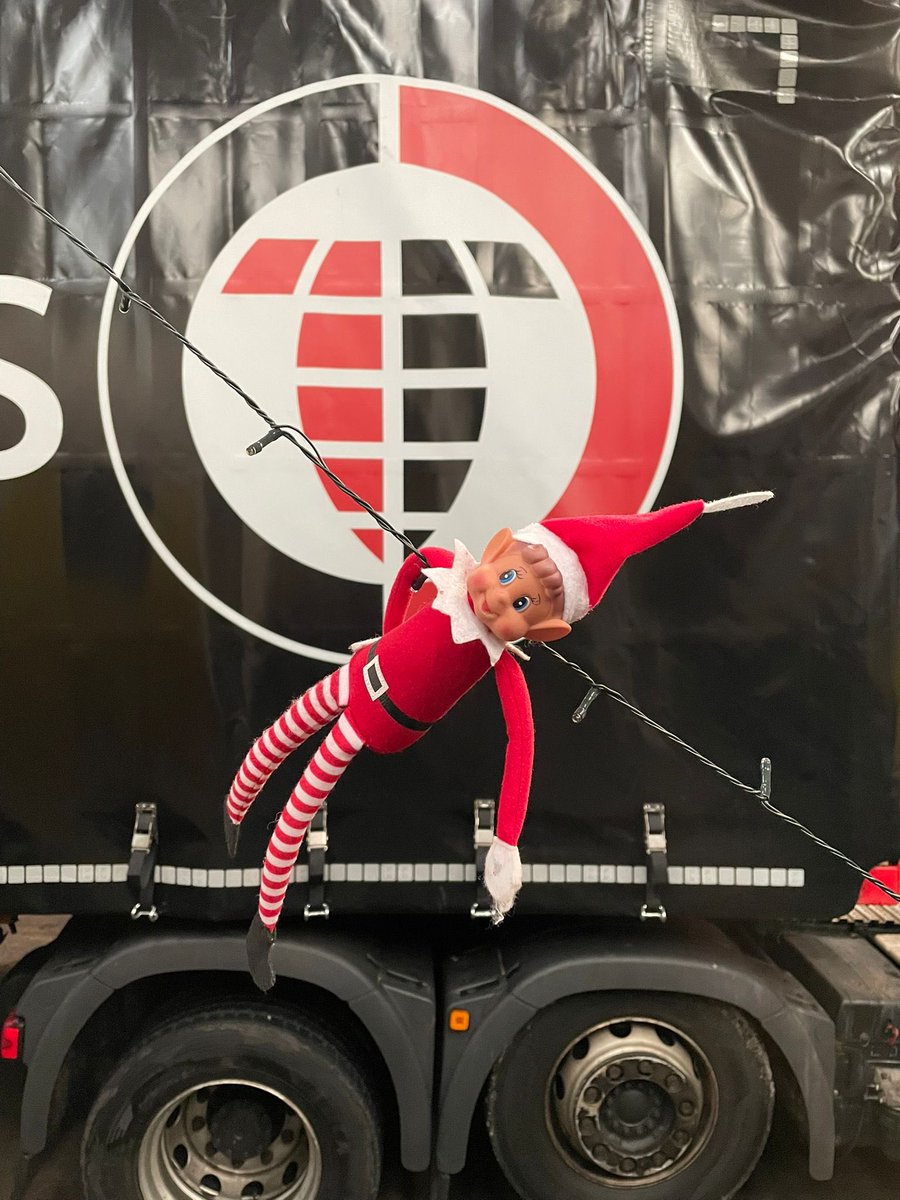 translink_uk's tweet photo. Ready and raring to go for Archers Festive Tractor Run🎄 🎅 ⛄️ Elfin has been overseeing the operation and has even managed to hitch a lift!
See you all later 👋
Please send us any good pictures, thank you! 🙏 ❤️ #translinkexpress #logistics #elfin https://t.co/EtpH02JqhT