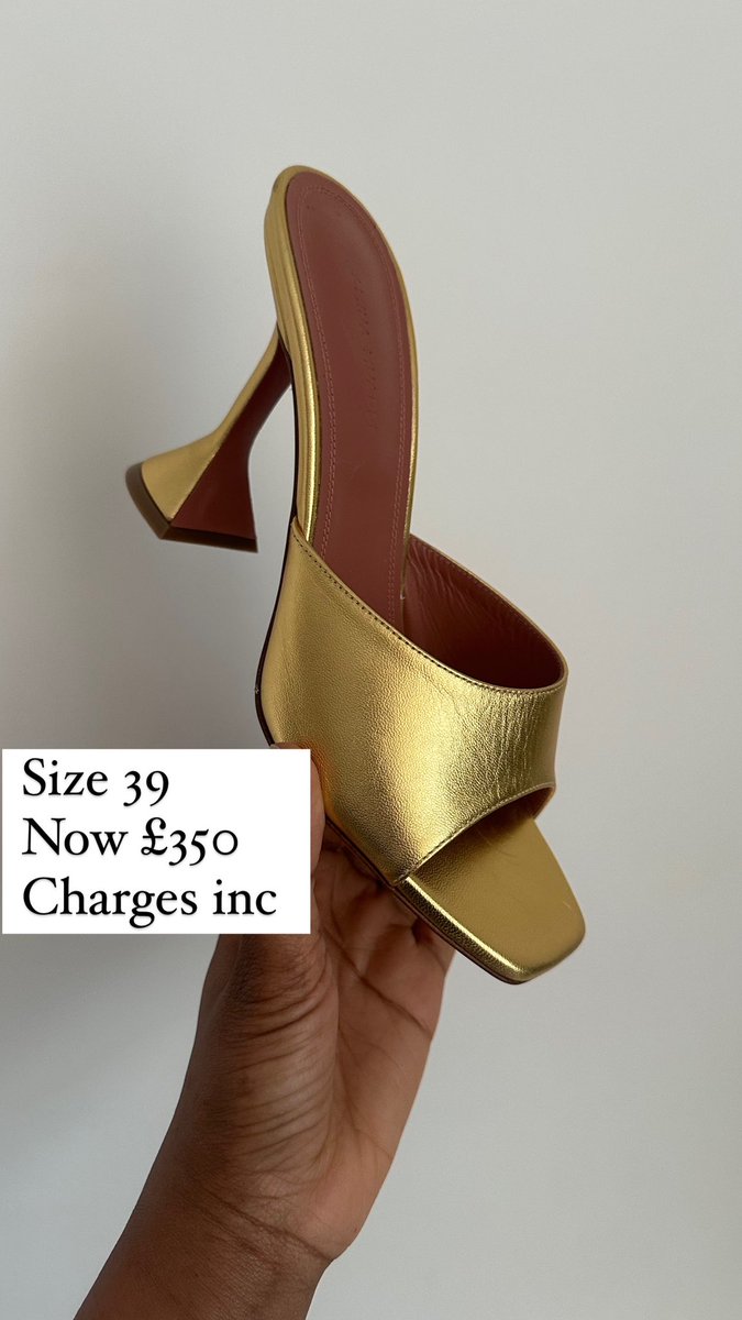 aishaa_sambo's tweet photo. Amina muaddi x Alaia sale 

Follow us on IG @shopersonall for daily deals . 
Kindly retweet . Thank you https://t.co/AiU6gwzHp3