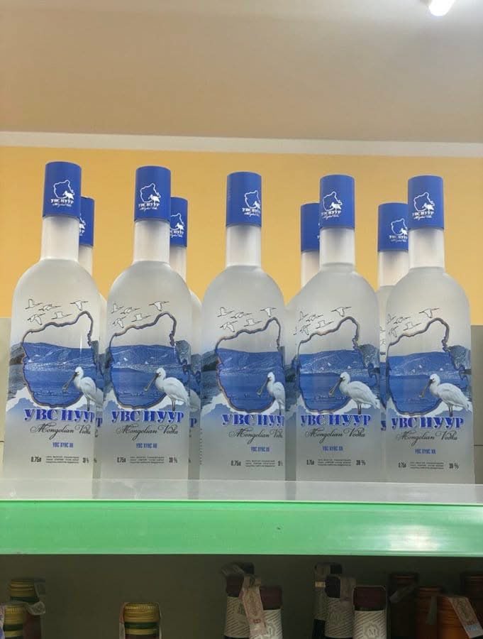 Bazuulaa's tweet photo. Энэ архийг Grey goose гэж зарсан гар чамайг даа. 🙄 https://t.co/doOVpSpYLH