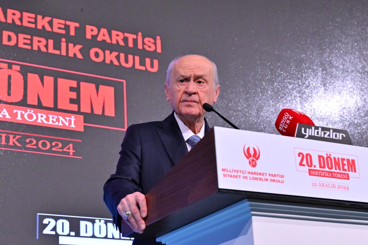Liderimiz Sayın Devlet BAHÇELİ’nin katılımları ile Siyaset ve Liderlik Okulu'nun 20. Dönem Sertifika Töreni gerçekleşti.