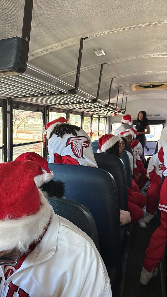 mangum_sade's tweet photo. Another season conquered . You can always find us going the distance right by our boys. We wouldn’t want to be anywhere else. #foreverseered https://t.co/kd0ZCiVbeL