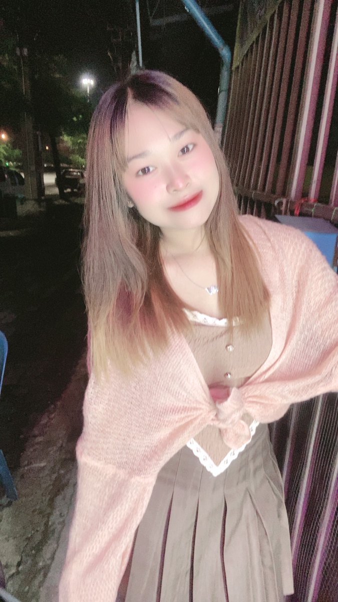 oum_mi2004's tweet photo. 😳🍻🤙 หิวเหล้า #สาย4 #อ้อมน้อย ป.ปลา คาราโอเกะ https://t.co/YWVPToIH5u