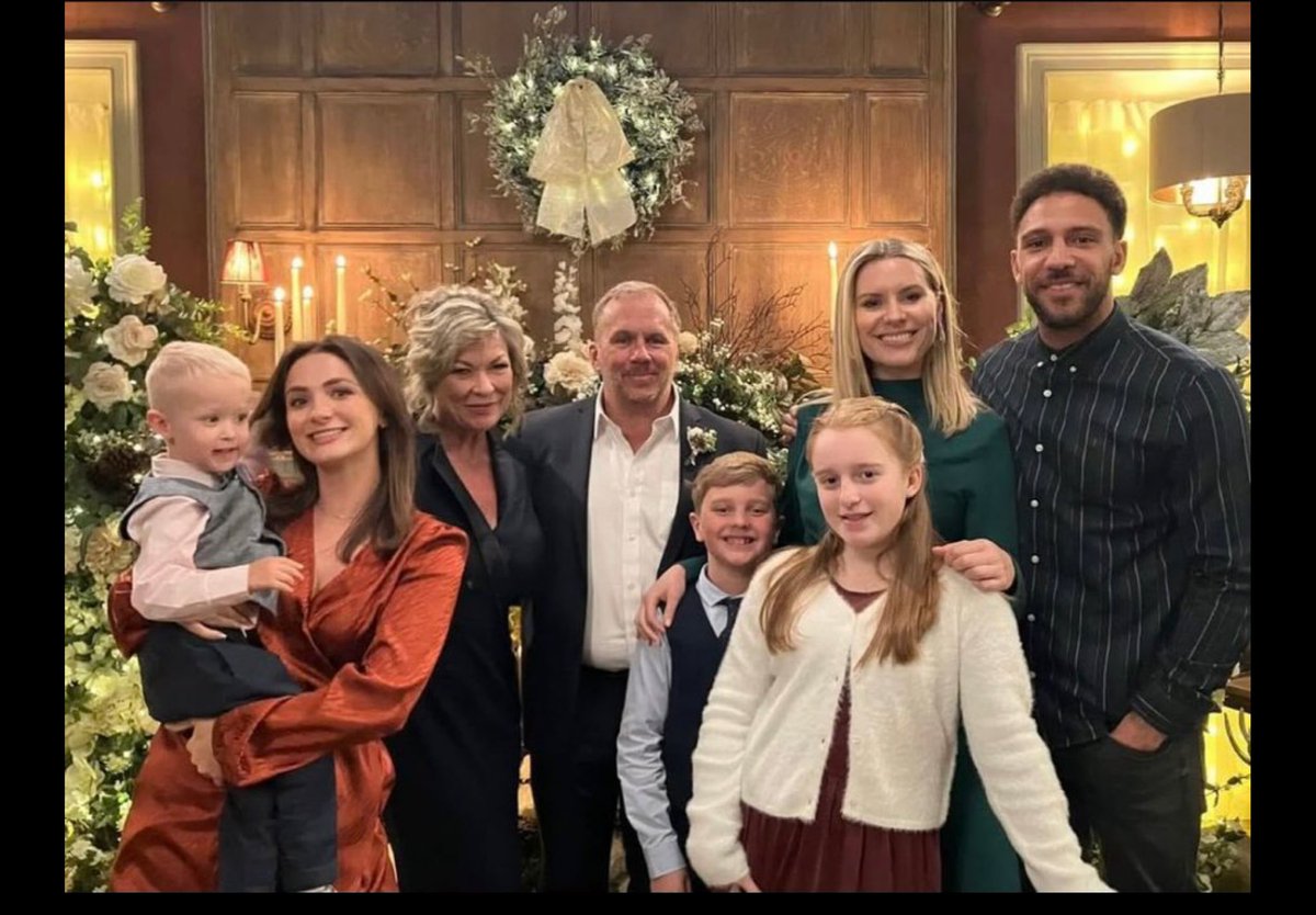 Michael54055812's tweet photo. Happy family photo, Xmas day in @emmerdale before the real drama.!
@MelanieBlakeUK @ABA_Agent @TheTateDynasty
@Char_Tutton @DuncanLindsay #TheTates
@InsideSoapMag #emmerdale #KimTate https://t.co/0w5zmR3fiA