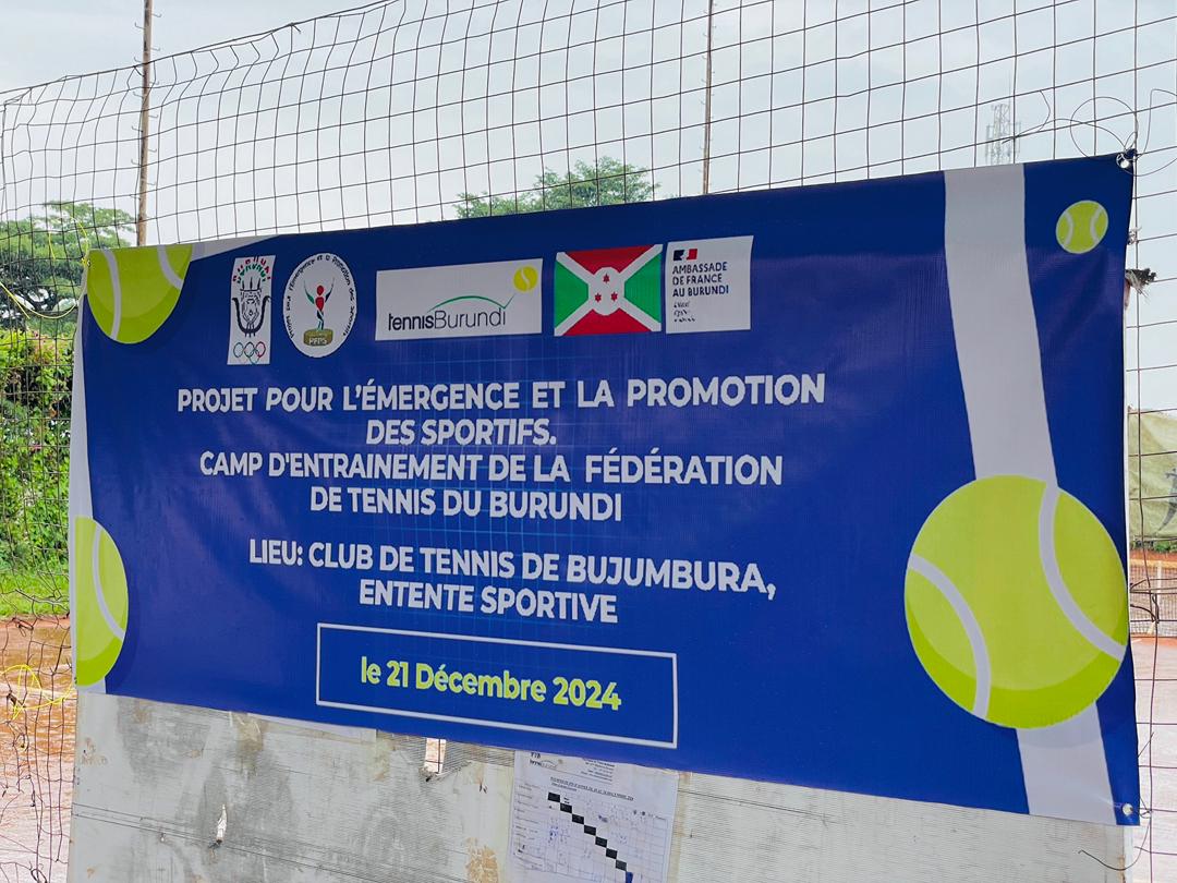 MagazineJimbere's tweet image. 🔴🎾 6 joueurs de tennis aux talents prometteurs vont bénéficier d'un programme d'amélioration des performances pendant 11 mois, un projet à hauteur de 50.000.000 BIF financé par @franceauburundi via @NationalComite 

✍🏾 Les activités marquant l'inauguration de ce projet #Peps