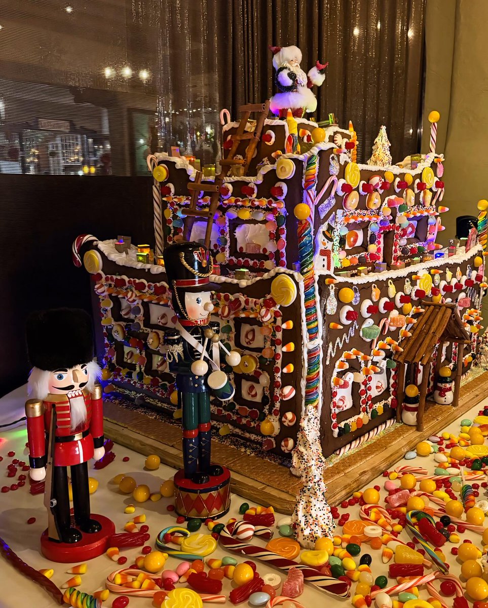InsideSantaFe's tweet image. A tradition of 15 years, @lafondasantafe has an incredible team, pours heart and creativity into this stunning gingerbread house each year. Stop by and see the beauty. hhandr.com/holiday