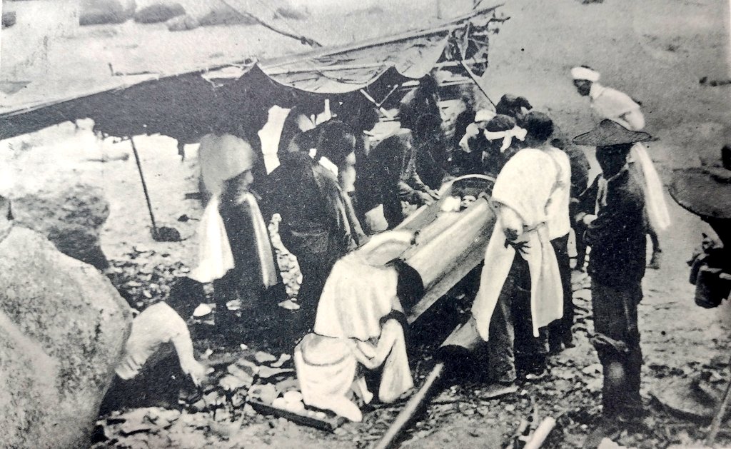 Death_Cards's tweet photo. Postcard c. 1910, location unknown, likely Hong Kong.

"A Chinese burial service." https://t.co/QcWK1GEkte