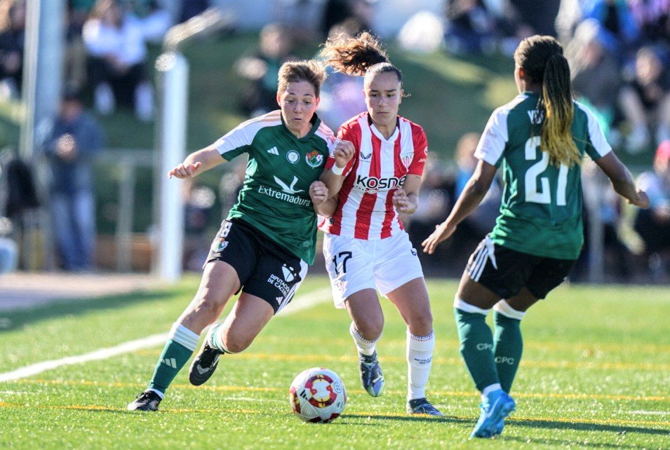 Erafutbolfem's tweet photo. ⏰ Final en el Manuel Sánchez Delgado

💥El Cacereño logra una histórica victoria ante el Athletic Club para meterse en los cuartos de final de Copa de la Reina, después de jugar con 10 toda la segunda parte y marcar el tanto decisivo en el descuento

🟢🟢 @CacerenoFem 2⃣➖1⃣ @AthleticClubFem 🔴⚪️

🟢⚽️ Lezcano ⚽️ Rana
🔴⚽️ Jone Amezaga