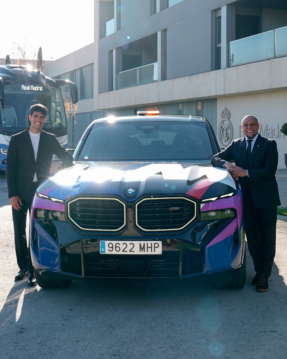 realmadrid's tweet photo. 🤍 ¡Partimos al Bernabéu con la mejor compañía! 🤍
💫 @Oficial_RC3 🤝 @carlosalcaraz 💫
🚗 @BMWEspana
#RealMadridSevillaFC | #RethinkTheGame https://t.co/hX6Gl3BGHm