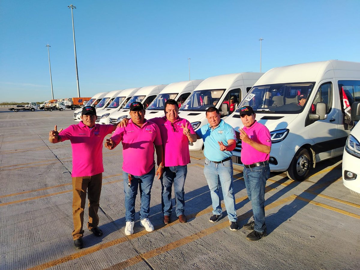 Canal6Nicaragua's tweet photo. 234 Microbuses chinos salen del Centro Logístico Julia Herrera de Pomares, en el municipio El Realejo de Chinandega, rumbo a la capital, Managua, donde se espera su llegada alrededor de las 3 de la tarde de este domingo.

#China #Nicaragua #Noticiero6 https://t.co/RWaZukswnJ