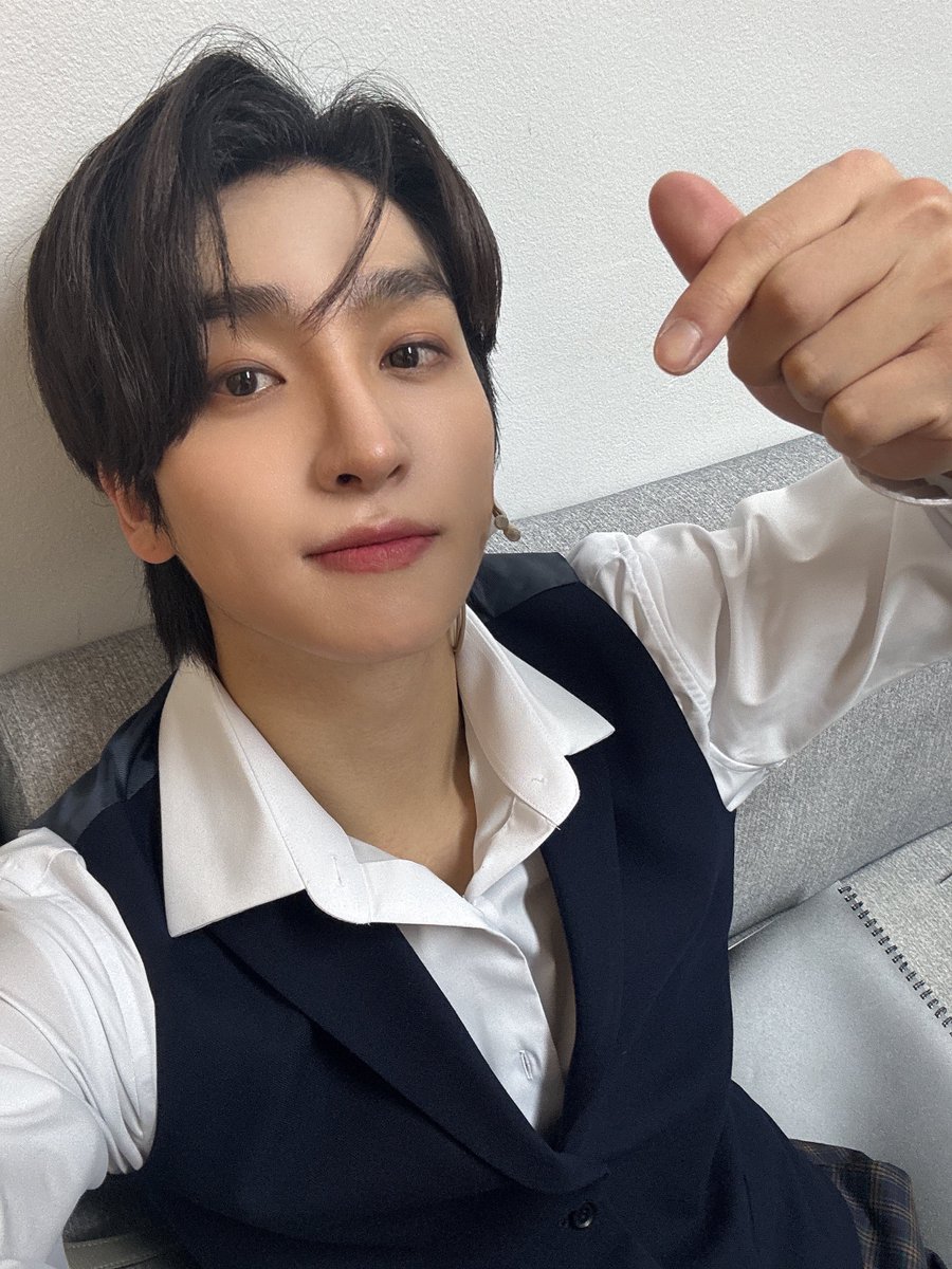 THEBOYZ_officl's tweet photo. [📸] 상연 뮤지컬 블러디 러브 6회차 완료✨ 애드리브부터 액션까지 잘하는 상연이가 기특해서 복복복🫳🫳🫳

#THEBOYZ #더보이즈
#SANGYEON #상연 https://t.co/ZXtNNWEM6u